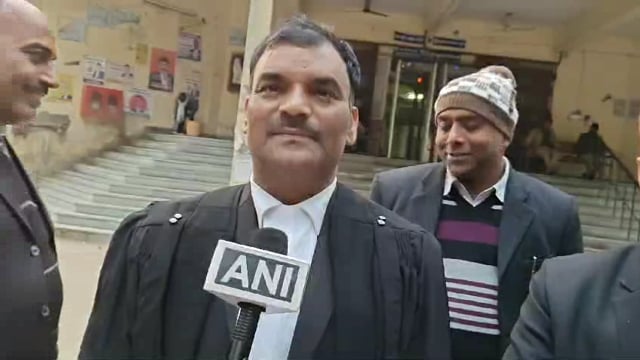 नब्बे से ज्यादा संगीन अपराधों में बरी होने वाले पूर्व विधायक पवन कुमार पाण्डेय को मिली सात साल की कैद और जुर्माना भी लगाया गया.
हाइकोर्ट के निर्देश पर यूपी एसटीएफ की जांच में आरोपी बनाए गए..