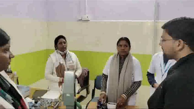 जिला पदाधिकारी ने बौंसी रेफरल अस्पताल का किया औचक निरीक्षण, चिकित्सकों में मचा हड़कंप