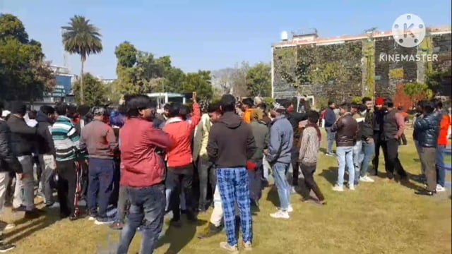 आगरा नगर निगम में विपक्ष भारती की मांग को लेकर वाल्मीकि समाज ने किया नगर आयुक्त कार्यालय का घिराओ ये