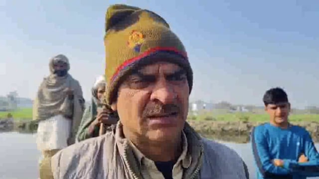 बम्बे की पटरी ओवरफ्लो होने से टूटने के कारण खेत हुए जल मग्न