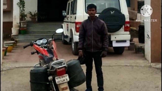 पुलिस ने एक बाइक पर लदा 40 लीटर महुआ शराब के साथ एक धंधेबाज को किया गिरफ्तार