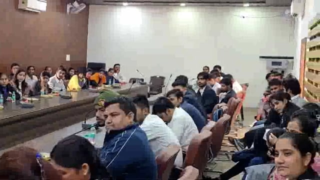 मथुरा पुलिस लाइन में छात्र पुलिस अनुभवात्मक प्रशिक्षण कार्यक्रम का हुआ शुभारंभ