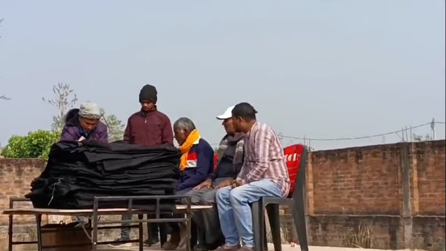 भाजपा नेताओं द्वारा सैकड़ों गरीब असहाय लोगों के बीच कंबल का किया गया वितरण