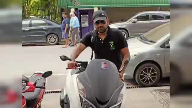 यूपी के सबसे बड़े स्टांप घोटाले का आरोपी विशाल वर्मा मेरठ में गिरफ्तार किया गया है 
विशाल वर्मा डेढ़ साल से फरार था और इसके ऊपर ₹25 हजार का इनाम घोषित था 
बीते 3 साल में 997 ऐसी रजिस्ट्रियां सामने आई हैं..