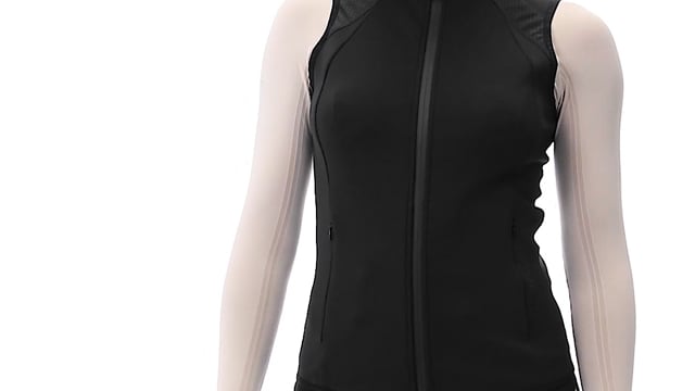 IT06007_studio_gaylesoftshellgilet_black