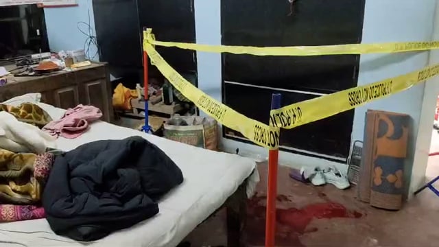 अंबेडकर नगर सम्मनपुर थाना क्षेत्र के अंतर्गत सिकंदरपुर बाजार की घटना रात्रि में एक महिला की चाकू से गोदकर निर्मम हत्या सूचना पर जांच पड़ताल में जुटी पुलिस।