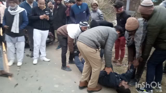 मांट वृंदावन रोड पर डिग्री कॉलेज के समीप अज्ञात बोलेरो ने स्कूटर सवार को रोदा सफाई कर्मचारी की हुयी दर्दनाक मौत