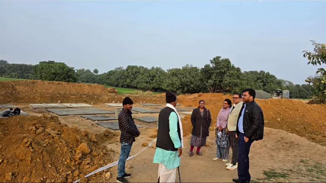 विवादित भूमि का पदाधिकारियों ने लिया जायजा