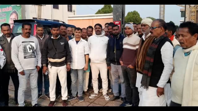 चिह्नित भूमि पर ही प्रखंड कार्या0भवन निर्माण कराने को लेकर प्रखंड के दर्जनों क्षेत्रवासी विधायक से मिलकर अपनी बातें रखीं