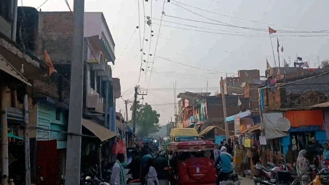 मकर संक्रांति पर्व को लेकर बाजारों में उमड़ी ग्राहकों की भीड़ जमकर हुई खरीदारी, भीड़ से बाजारों में लगा जाम 