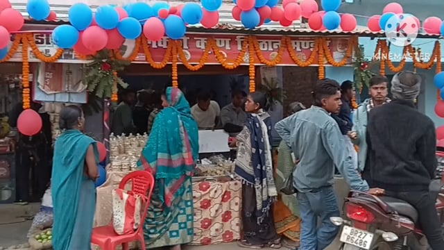 मकर संक्रांति पर्व को लेकर बाजारों में बढ़ी रौनक, खरीदारों की उमड़ी भीड़