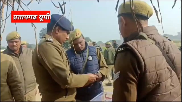 प्रतापगढ़ पुलिस अधीक्षक के दरिया दिली की हो रही हर तरफ प्रशंसा एक्सीडेंट में घायल युवक का खुद किया इलाज 