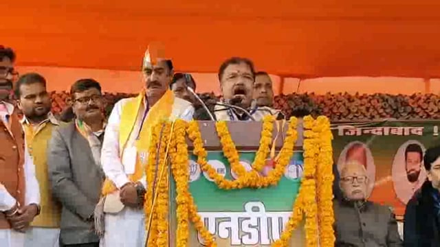 बगहा में आयोजित एनडीए कार्यकर्ता सम्मेलन के दौरान भाजपा के प्रदेश अध्यक्ष डॉ दिलीप जयसवाल ने लालू पर जाकर साधा निशाना 