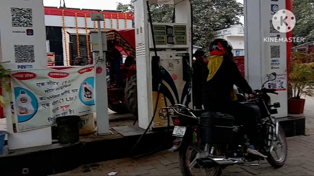 हेलमेट नहीं तो पेट्रोल नहीं सिरदला  के पंपों पर हुआ लागू 