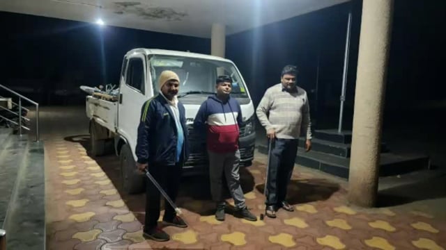 आटपाडी मध्ये अवैध गौण खनिज वाहतूक विरोधात महसूल विभागाची धडक कारवाई