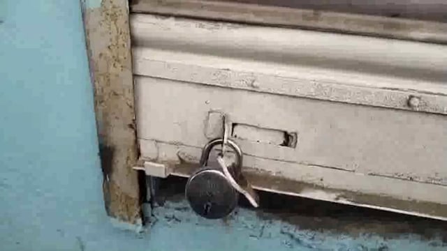 भूतेश्वर चौराहे के समीप स्मार्ट बैटरी की दुकान में से 3 लाख के लगभग की बैटरी को ले गये अज्ञात चोर