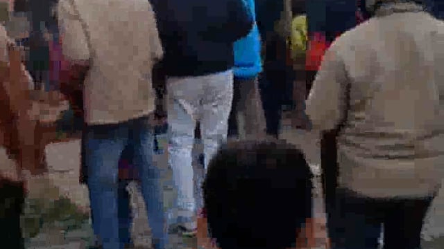 मथुरा में रिफलिंग के दौरान ऑक्सीजन सिलेंडर फटा एक की मोत दो घायल हादसा देख लोगों की रूह कांपीं 