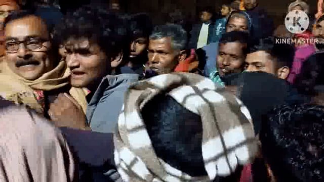 भीखनपुर के ग्रामीणों ने संदिग्ध मोटर चोर को पकड़कर किया पुलिस के हवाले।