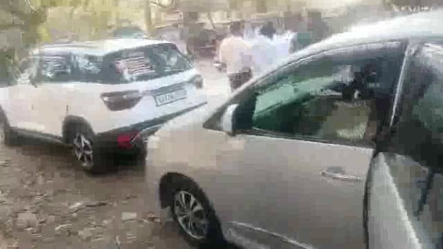 कर्नाटक सीमा प्रश्न विषयी सीमा भागातील लोकांनी जिल्हाधिकारी कार्यालयासमोर एल्गार केला व जिल्हाधिकाऱ्यांना निवेदन देण्यात