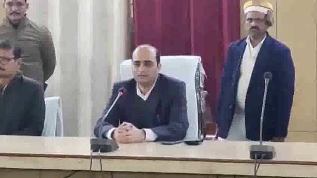 प्रतापगढ़ जिले के नए डीएम शिव सहाय अवस्थी जी ने लिया जिले का चार्ज अधिकारियों को दिए सख्त आदेश कार्य में कोईलापरवाही नही