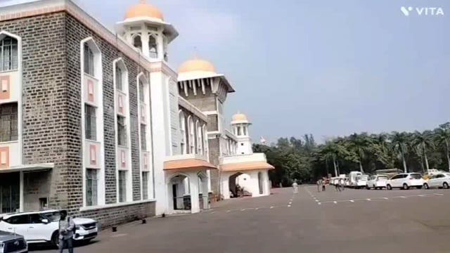 शिवाजी विद्यापीठ दीक्षांत समारंभात मराठी आत्मसात  करून मानसशास्त्र आधीविभागातील क्रिशा अल्दा नोरोन्हा गोवा यांनी कुलपती पदक राज्यपाल यांनी प्रदान केले.