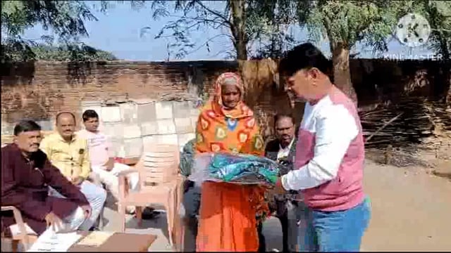 नगर पंचायत के वार्ड संख्या 10 में गरीब एवं और असहाय लोगों के बीच कंबल का हुआ वितरण।