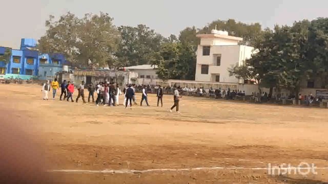 बेलहर के शहीद झामा मैदान में चल रहे क्रिकेट टूर्नामेंट के चौथे क्वाटर फाइनल मैच का पूर्व बेलहर विधायक ने किया उद्घाटन