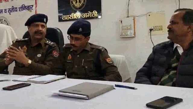 अमेठी तहसील में संपूर्ण समाधान दिवस का किया गया आयोजन जिसमें उपजिलाधिकारी,सी.ओ, एवं नायब तहसीलदार अमेठी रहे मौजूद