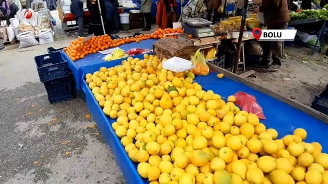 Takdir Getirene Vitamin Hediye Dedi, Öğrencilere Meyve Dağıttı