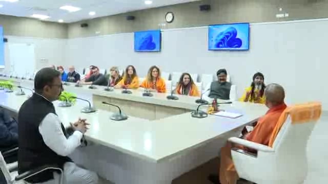 *लखनऊ। इटली के प्रतिनिधिमंडल ने सीएम योगी आदित्यनाथ से मुलाकात की*

*प्रयागराज महाकुंभ से लौटी महिलाओं ने मुख्यमंत्री के सामने रामायण, शिव तांडव और कई भजनों का पाठ किया*