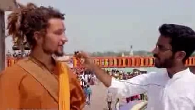 *लगातार 4 साल पैदल चलकर स्विट्ज़रलेंड से प्रयागराज महाकुम्भ में  भारत पहुंचा यह व्यक्ति*
🙏🌹🇮🇳🌹🙏
*जय महाकुम्भ*