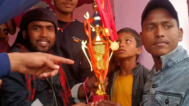 जिला शिक्षा सुपरवाइजर क्रिकेट टूर्नामेंट मैच के विजेता एवं उपविजेता टीम के बीच समारोह पूर्वक ट्राफी एवं पुरस्कार बांटे 