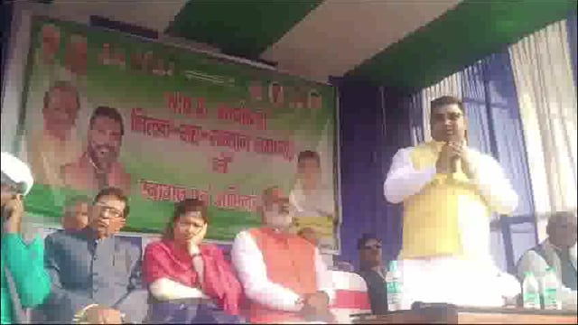 एनडीए कार्यकर्ताओं को संबोधित करते हुए भवन निर्माण मंत्री जयंत राज कुशवाहा 