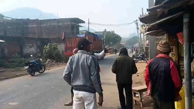 उर्वरक की कालाबाजारी की सूचना पर प्रखंड विकास पदा०ने उर्वरक दुकानों की की जांच, मचा हड़कंप 