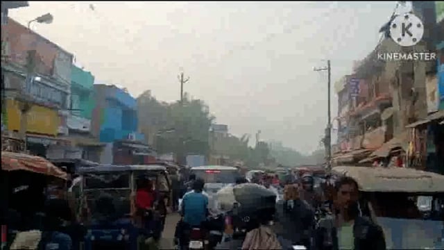 गोल चौक पर सहायक विद्युत अभियंता पर युवकों द्वारा किया गया हमला।