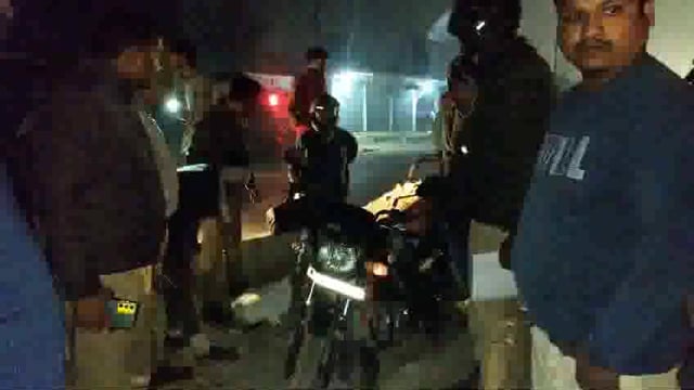 बरियावन बाजार में एक्सीडेंट होने के बाद एक महिला की मौत के बाद,
दो लोगों का और हुआ एक्सीडेंट
बाल बाल बच्चे लोग