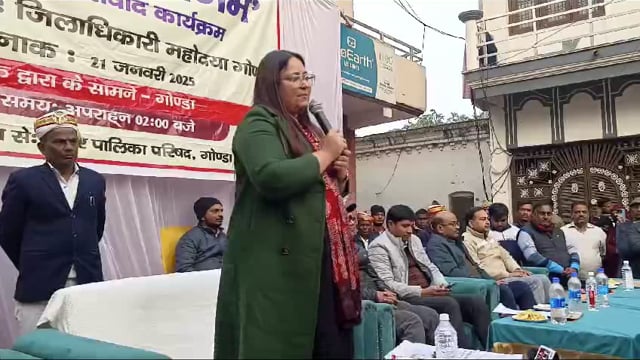 [21/01, 18:05] rajeshkumard80: पुरानी सब्जी मंडी में सार्वजनिक शौचालय एवं चौक बाजार का निरीक्षण करती हुई जिलाधिकारी महोद