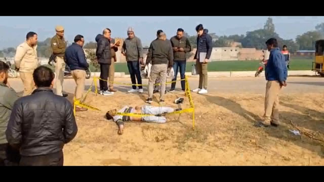 निर्माणाधीन मथुरा बरेली हाइवे पर अज्ञात शव मिलने से सनसनी,पुलिस जुटी शिनाख्त में..