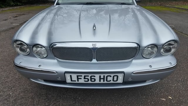 Video preview of Jaguar XJ 8 4.2 (2006)