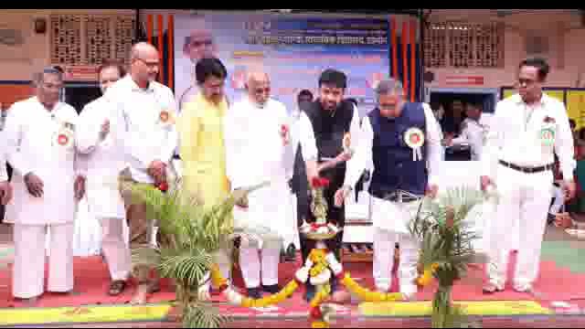 आमदार संजय बनसोडे यांच्या हस्ते वाद विवाद स्पर्धेचे उद्घाटन