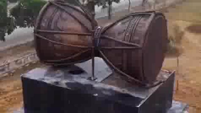 *जो किसी वजह से कुम्भ मेले में न जा सके हों वो इस वीडियो को देख आनन्दित हो सकते है। यह डुबकी नहीं लगवाता किन्तु इससे बढ़िया मेले का कोई वीडियो हो नहीं सकता।💐👍🙏