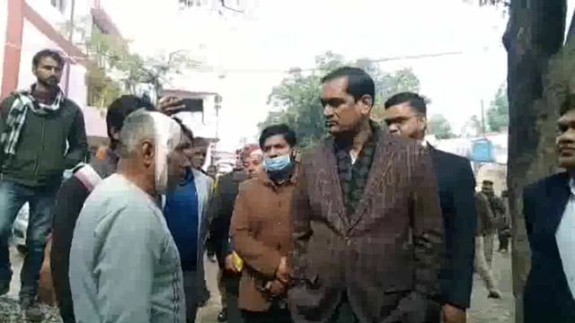 डीएम ने जिला अस्पताल मथुरा का किया औचक निरीक्षण अव्यवस्थाओं को देख जताई नाराजगी