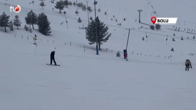 Kartalkaya’da Otel Faciasının Ardından Tatilciler Kayak Yapmaya Devam Etti