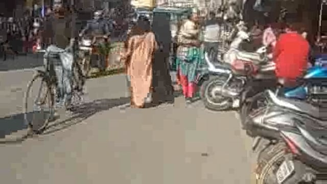 Saharanpur ke Nehru market mein Mangal Bajar Lagna Hua band Logon Ne Jaam se nijaat Paya