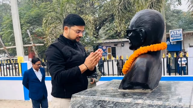 BANKA: भारत रत्न जननायक कर्पूरी ठाकुर की  जयंती के अवसर पर डीएम एसपी ने किया प्रतिमा पर माल्यार्पण।