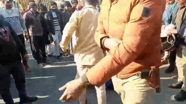 मथुरा में नेशनल हाईवे पर बाइक सवार दो दोस्तों को मारी अज्ञात बाहन ने टक्कर हुई दर्दनाक मौत