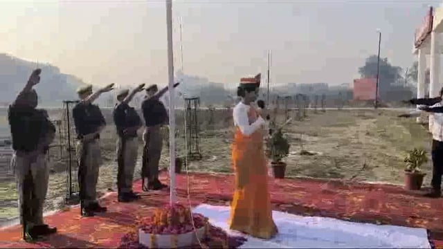 #अमेठी 76 वें गणतंत्र दिवस  पर आज नवनिर्माणाधीन कलेक्ट्रेट परिसर गौरीगंज में हुआ ध्वजारोहण