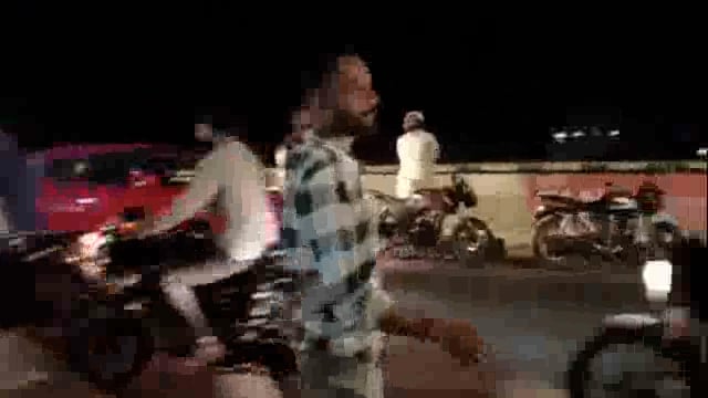 बिदर रोड उडान पुलावर दुचाकीचा अपघात,लोकांनी घेतली बघ्याची भूमिका