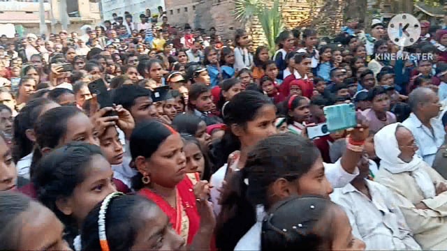 गणतंत्र दिवस के अवसर पर मेंही इंग्लिश स्कूल बरदाहा में सांस्कृतिक कार्यक्रम का किया गया आयोजन