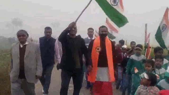 वजीरगंज के टारगेट इंटरनेशलन स्कूल में धूमधाम से मनाया गया 76वां गणतंत्र दिवस
बच्चों ने झांकी निकालकर महाकुंभ का दृश्य दिखाने का किया प्रयास लोगों का मोहा मन